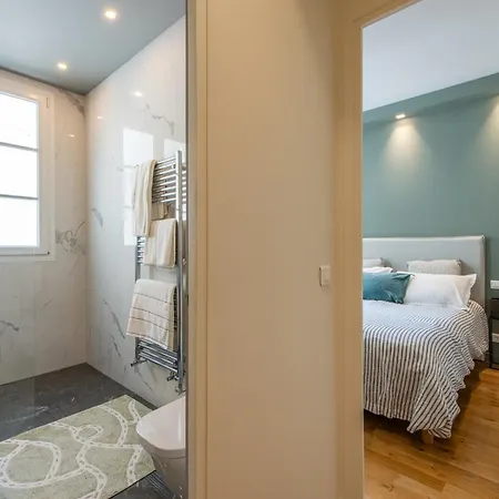 Arc De Triomphe - Luxury 1 Bedroom Apartment